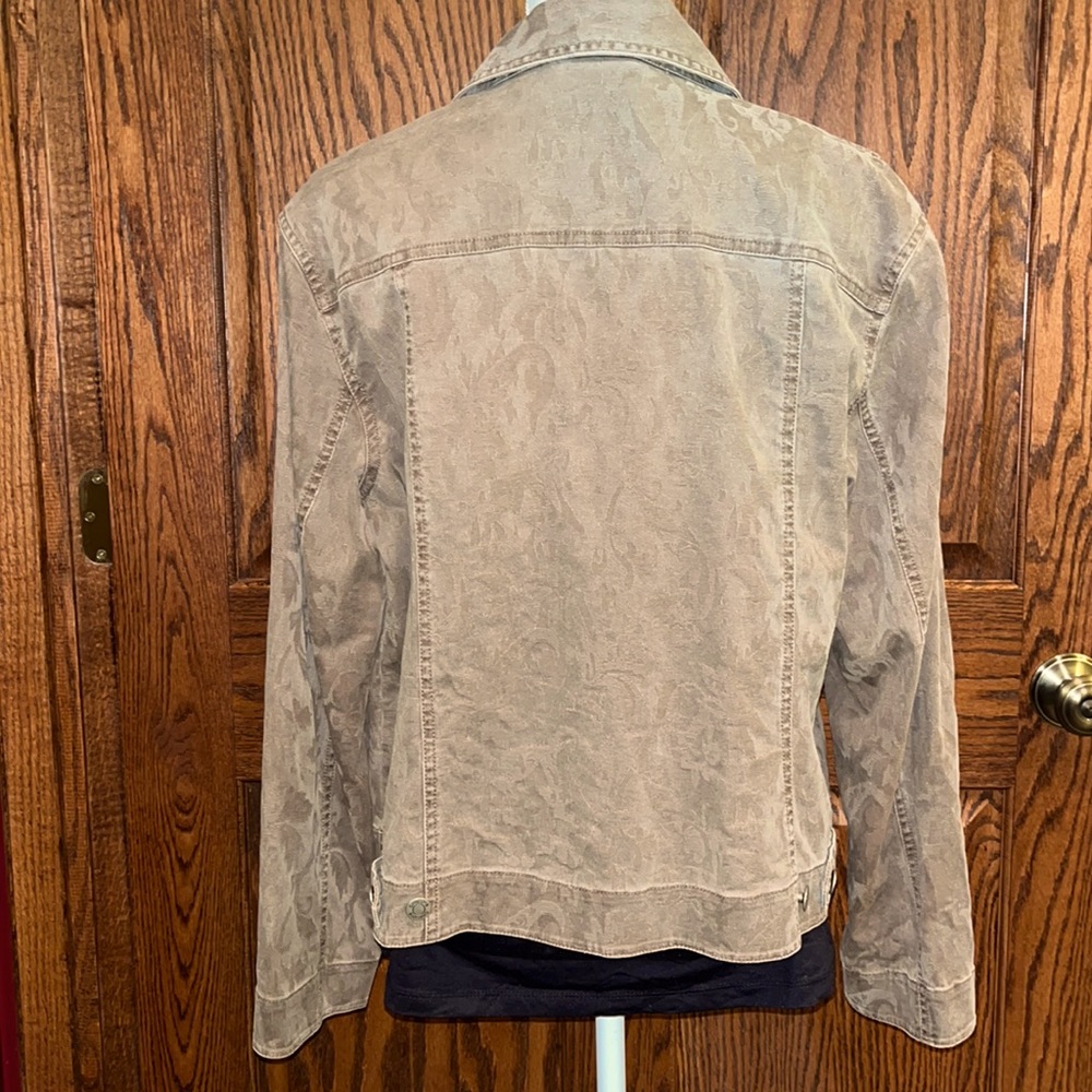 Chico’s army green patterned jean jacket - Picture 4 of 7